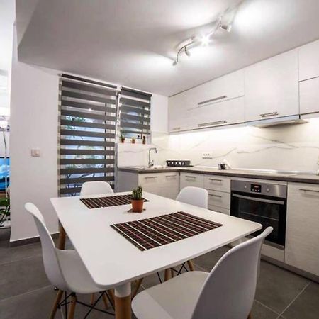 Apartament Brand New Aprt With Backyard In Lycabettus Hill ! Ateny Zewnętrze zdjęcie